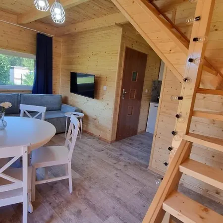 Piamola Z Wiata Do Grillowania بيت خشبي