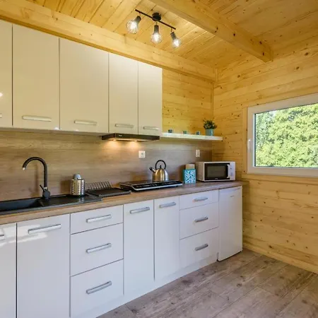 Piamola Z Wiata Do Grillowania *