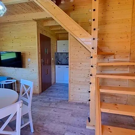 Piamola Z Wiata Do Grillowania Lodge